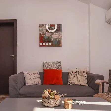Spacious And Cozy 3 Bedroom Apartment In Downtown Sofia Sofia