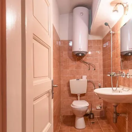 Spacious And Cozy 3 Bedroom Apartment In Downtown Sofia Apartment