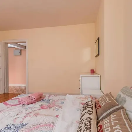 Apartment Spacious And Cozy 3 Bedroom Apartment In Downtown Sofia Sofia