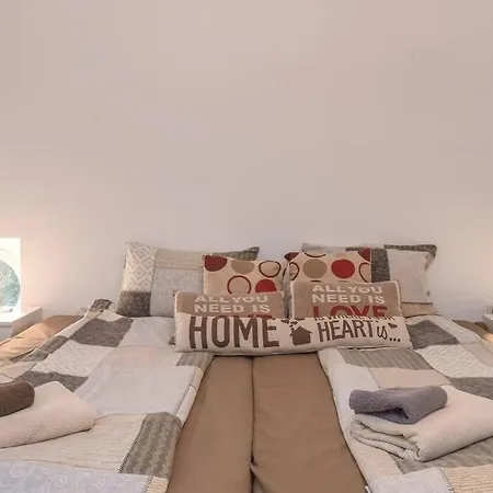 Apartment Spacious And Cozy 3 Bedroom Apartment In Downtown Sofia Sofia