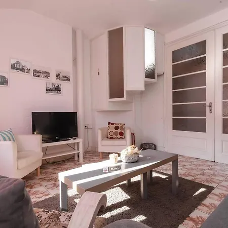 Spacious And Cozy 3 Bedroom Apartment In Downtown Sofia *